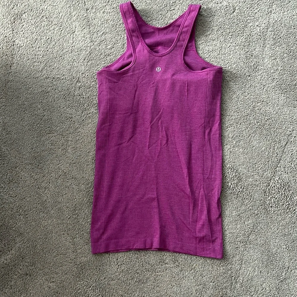 Lululemon Raspberry Tank - size 6 - Picture 1 of 6
